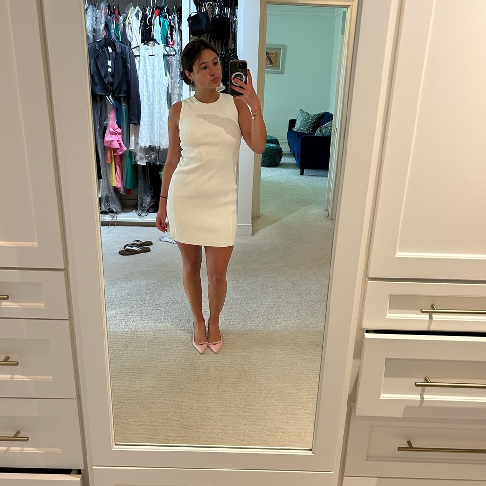 Elegant White Sleeveless Dress